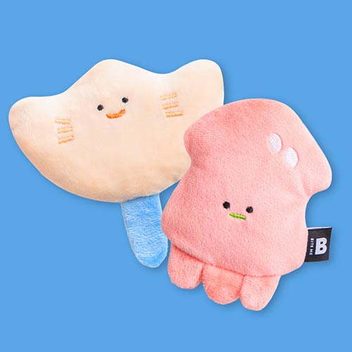 【取り寄せ商品：約10日〜2週間】【BITE ME】海のお友だちおもちゃ エイ&イカ  音が鳴る  ピーピーカシャカシャ  ノーズワークポケット 柔らかい素材